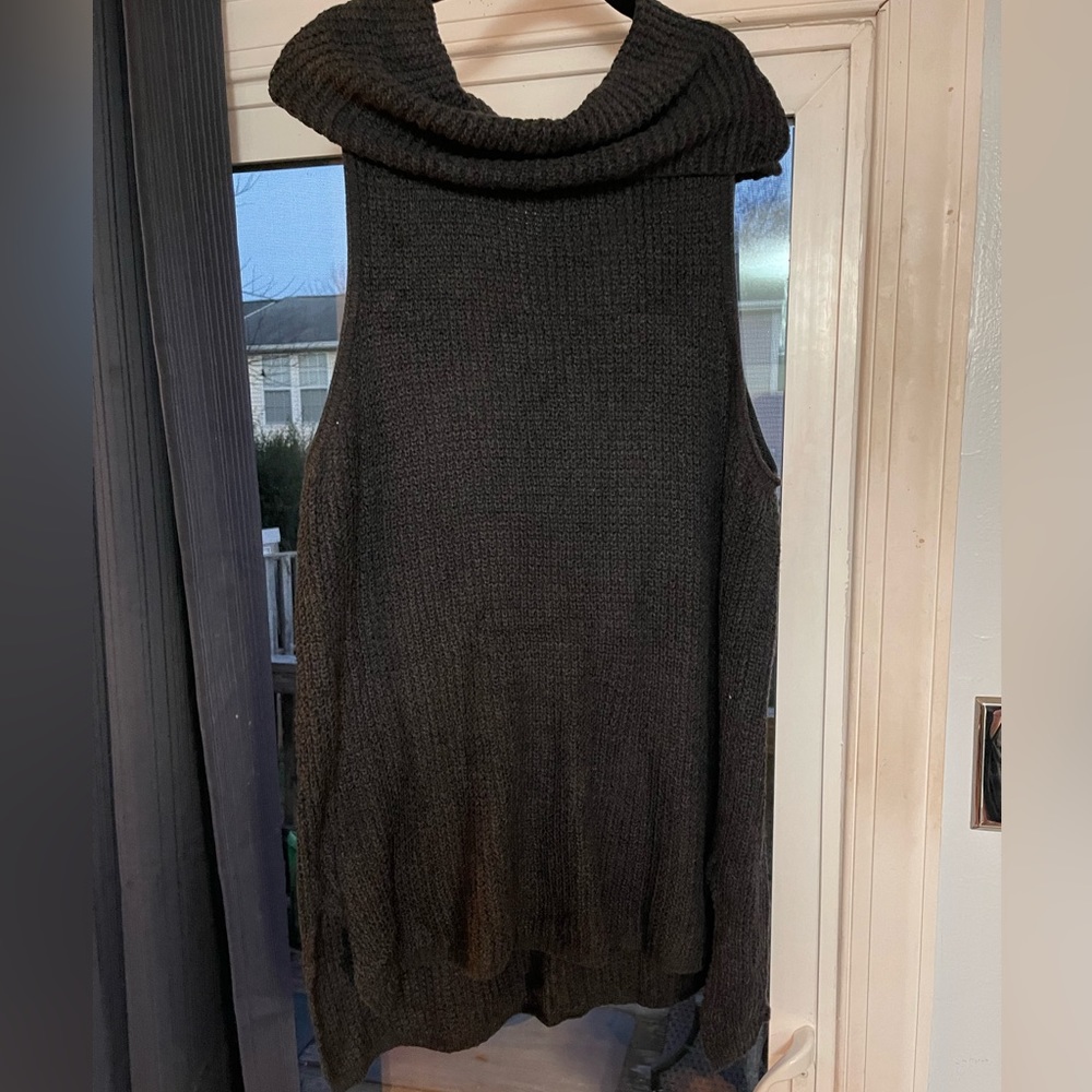 Short sleeve sweater